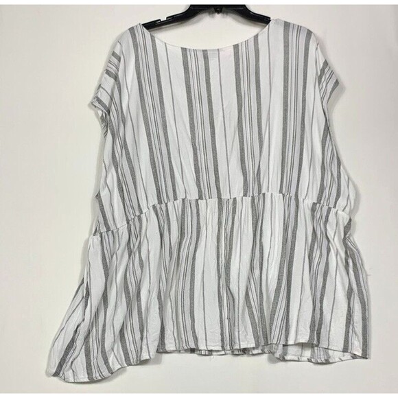 Torrid Top Womens Plus size 4 White Black Striped Sleeveless Peplum V-neck - Picture 5 of 9